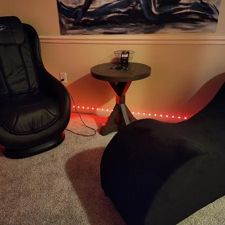 Apartment Frisky Adult Play Place - Fri & Sat Get Sunday Free! 