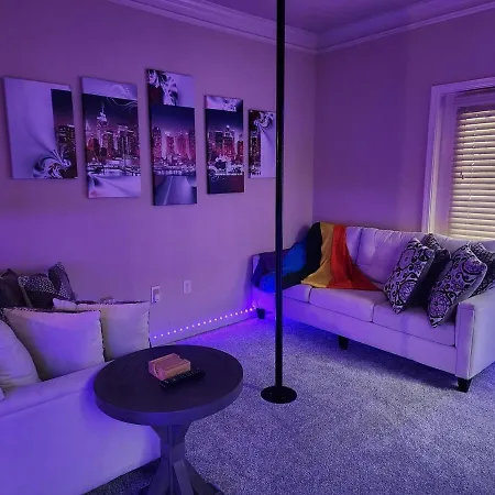 Apartment Frisky Adult Play Place - Fri & Sat Get Sunday Free! 