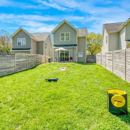 Holiday home 3 Lux King Beds O Game Rm O Fenced Backyard Escape