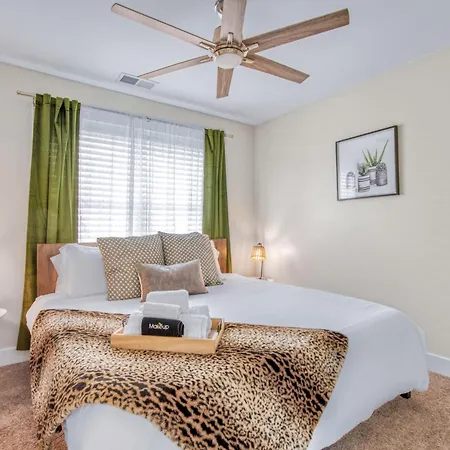 3 Lux King Beds O Game Rm O Fenced Backyard Escape Charlotte