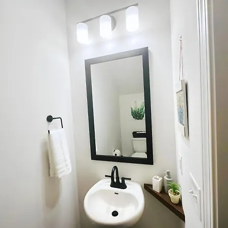 Perfect Getaway Prime Location Game And Hottub Holiday home Charlotte