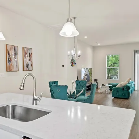 Private Haven In Charlotte, 5mins Uptown, Fast Wi-fi *