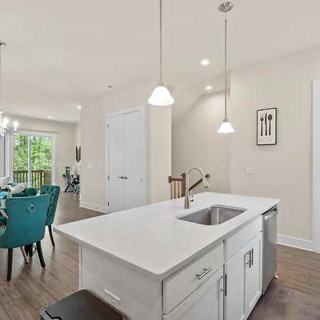 Private Haven In Charlotte, 5mins Uptown, Fast Wi-fi Holiday home