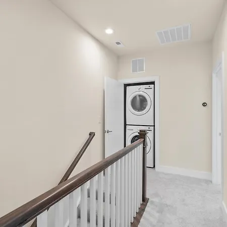 Holiday home Private Haven In Charlotte, 5mins Uptown, Fast Wi-fi
