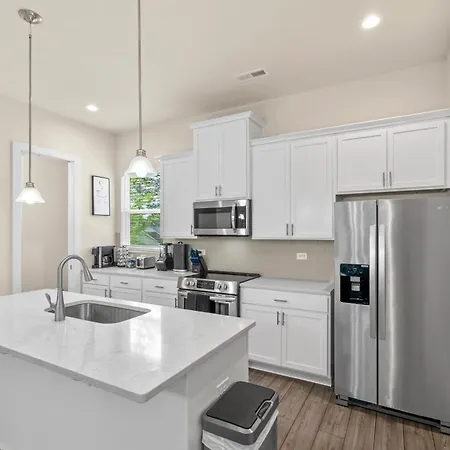 Holiday home Private Haven In Charlotte, 5mins Uptown, Fast Wi-fi Charlotte