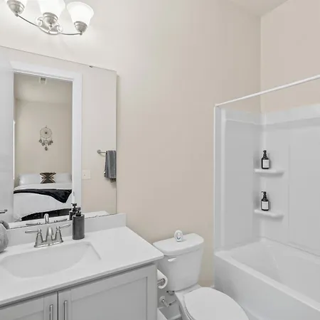Private Haven In Charlotte, 5mins Uptown, Fast Wi-fi