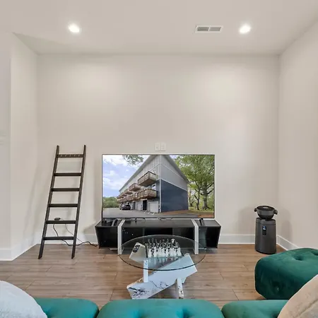 Private Haven In Charlotte, 5mins Uptown, Fast Wi-fi Holiday home