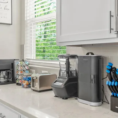 Private Haven In Charlotte, 5mins Uptown, Fast Wi-fi Holiday home