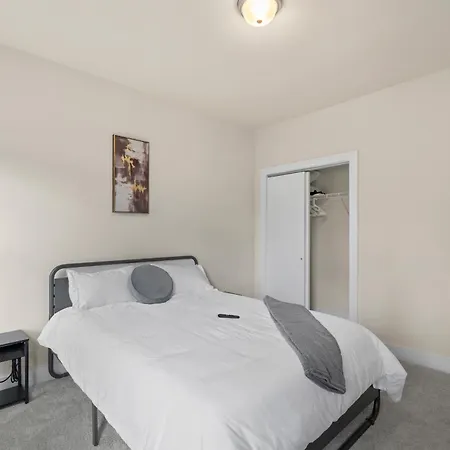 Holiday home Private Haven In Charlotte, 5mins Uptown, Fast Wi-fi