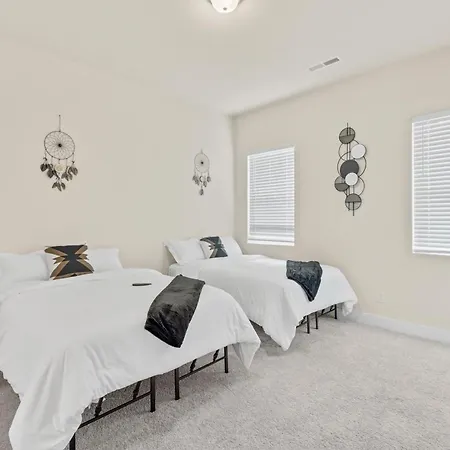 Private Haven In Charlotte, 5mins Uptown, Fast Wi-fi *