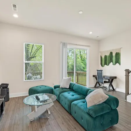 Private Haven In Charlotte, 5mins Uptown, Fast Wi-fi Holiday home *