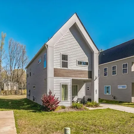 Holiday home Pooltable-15 Mins To Uptown & Dt-king Bed!