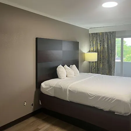 6 Charlotte, Nc - Airport South 2*