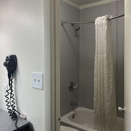 6 Charlotte, Nc - Airport South Hotel
