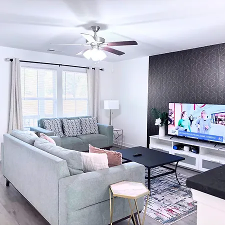Ranch Home! Near Uncc, Medieval, Pavilion & Uptown *