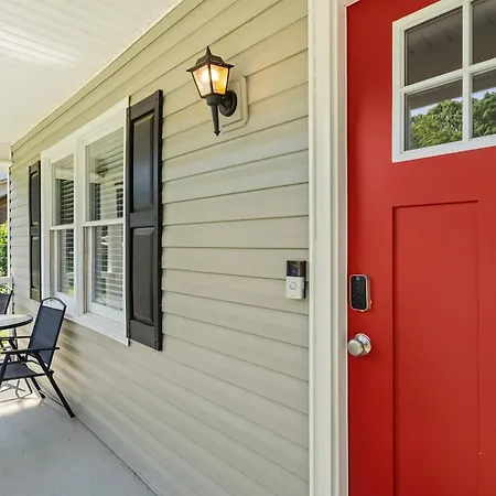 Apartment 3br Gem! Theater With Large Yard! 5 Miles To Airport And Uptown! Free Parking! Pets Ok! Charlotte