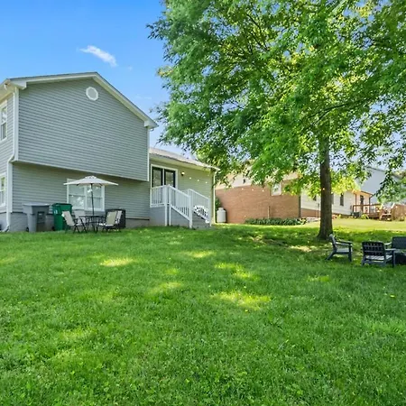 3br Gem! Theater With Large Yard! 5 Miles To Airport And Uptown! Free Parking! Pets Ok! *