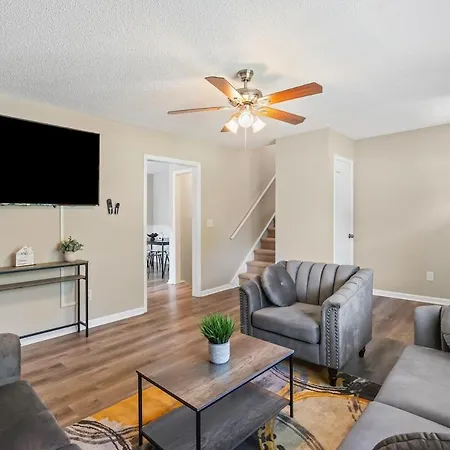 3br Gem! Theater With Large Yard! 5 Miles To Airport And Uptown! Free Parking! Pets Ok! Charlotte