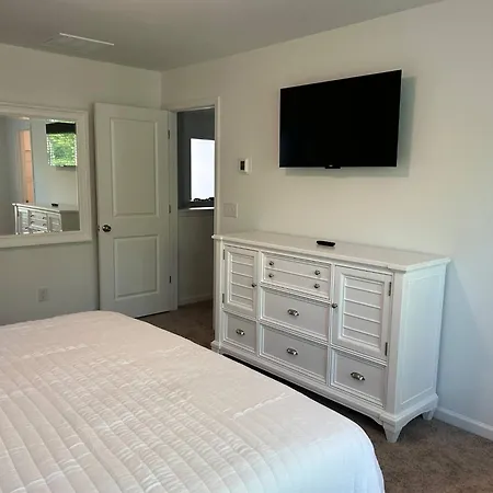 Modern 3 Bedroom Home And Family-Friendly Holiday home *