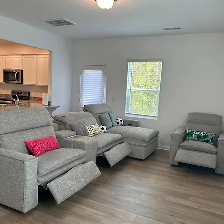 Modern 3 Bedroom Home And Family-Friendly