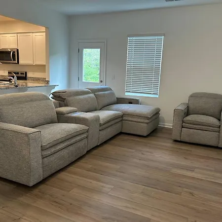Modern 3 Bedroom Home And Family-Friendly Holiday home *