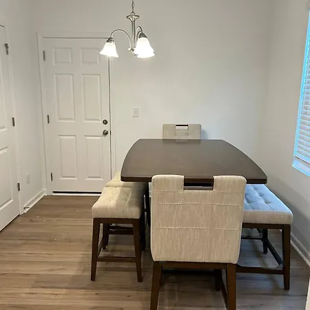 Modern 3 Bedroom Home And Family-Friendly *