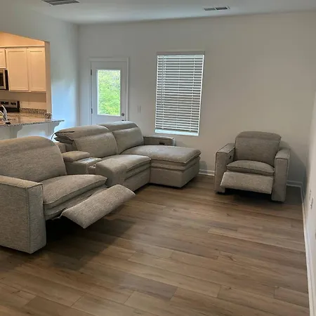 Holiday home Modern 3 Bedroom Home And Family-Friendly *