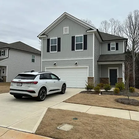 Modern 3 Bedroom Home And Family-Friendly Holiday home Charlotte