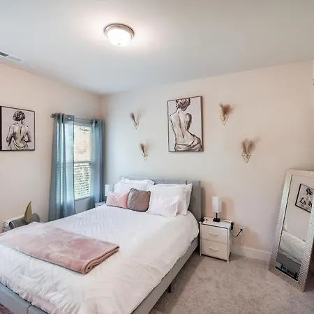 Stylish 3br In Clt, Close To Downtown, Airport, Wfh & Parking & Family Friendly & Business Ready Charlotte