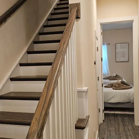 Stylish 3br In Clt, Close To Downtown, Airport, Wfh & Parking & Family Friendly & Business Ready
