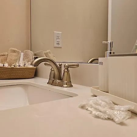 Holiday home Stylish 3br In Clt, Close To Downtown, Airport, Wfh & Parking & Family Friendly & Business Ready *