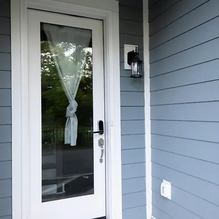 Stylish 3br In Clt, Close To Downtown, Airport, Wfh & Parking & Family Friendly & Business Ready Charlotte