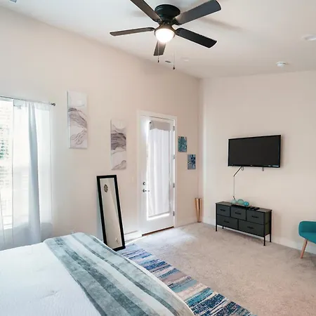Holiday home Stylish 3br In Clt, Close To Downtown, Airport, Wfh & Parking & Family Friendly & Business Ready