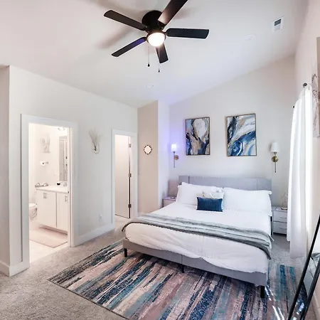 Stylish 3br In Clt, Close To Downtown, Airport, Wfh & Parking & Family Friendly & Business Ready Holiday home Charlotte