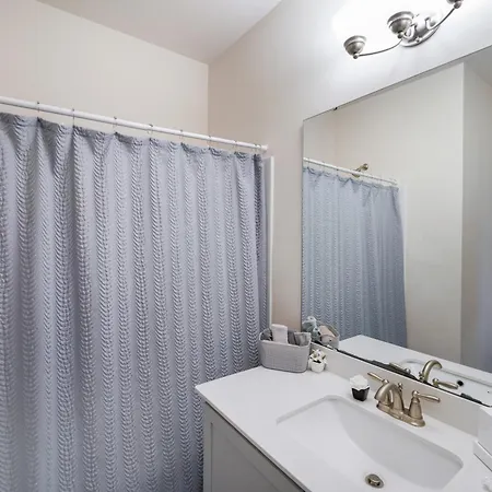 Holiday home Stylish 3br In Clt, Close To Downtown, Airport, Wfh & Parking & Family Friendly & Business Ready Charlotte