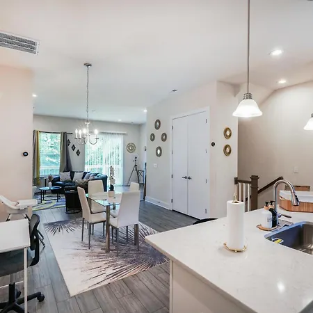 Stylish 3br In Clt, Close To Downtown, Airport, Wfh & Parking & Family Friendly & Business Ready * Charlotte