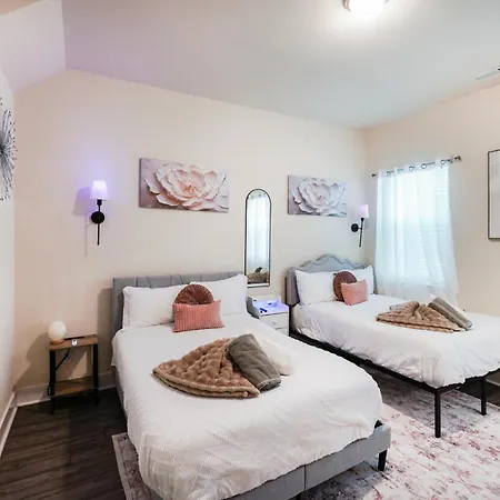 Stylish 3br In Clt, Close To Downtown, Airport, Wfh & Parking & Family Friendly & Business Ready * Charlotte
