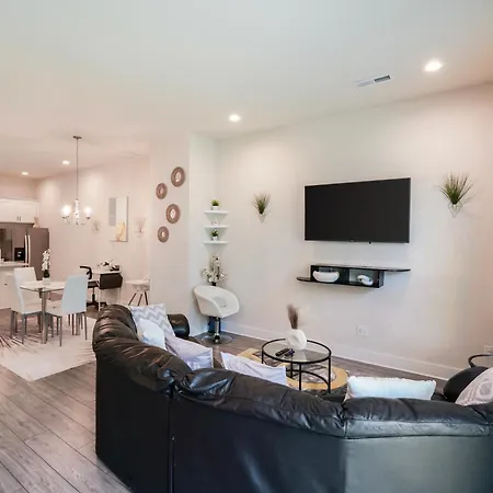 Stylish 3br In Clt, Close To Downtown, Airport, Wfh & Parking & Family Friendly & Business Ready Holiday home