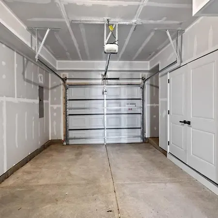Luxurious King 3br Townhouse Mins To Uptown Clt! Holiday home