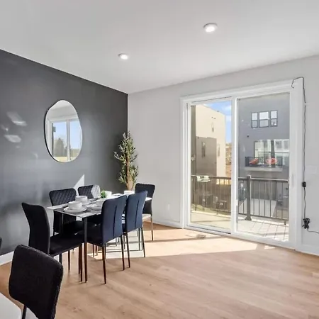 Luxurious King 3br Townhouse Mins To Uptown Clt! Holiday home *