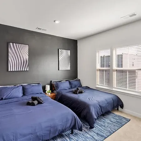 Luxurious King 3br Townhouse Mins To Uptown Clt!