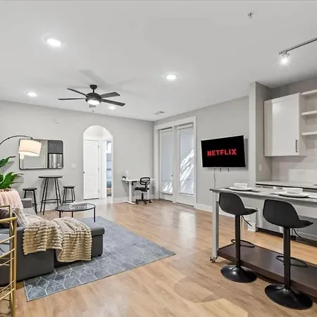 Luxurious 1br In Waverly Charlotte! Charlotte