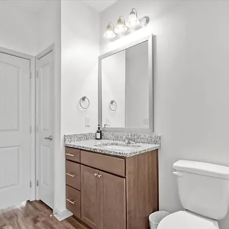 Apartment Upscale 2br King Mins To Uptown