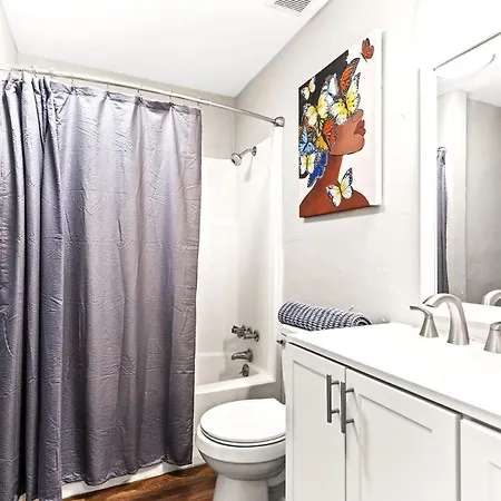 Luxe 2br 2 Bath Prime Uptown With Free Parking *