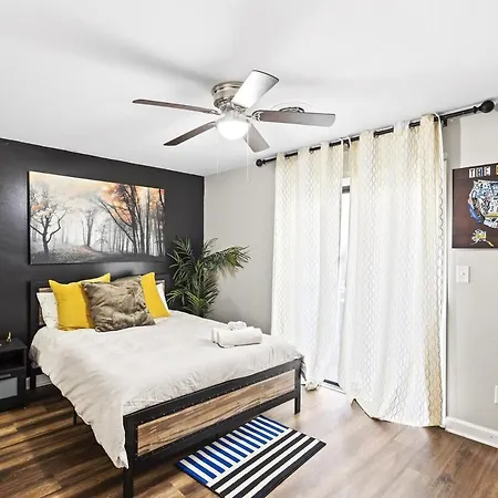 Luxe 2br 2 Bath Prime Uptown With Free Parking Apartment *
