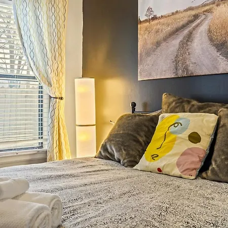 Luxe 2br 2 Bath Prime Uptown With Free Parking