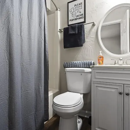 Luxe 2br 2 Bath Prime Uptown With Free Parking Apartment