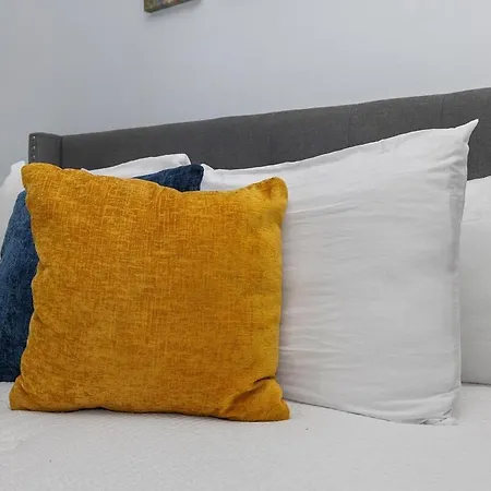New! Special Rate For First Bookings! 2 Bedroom Holiday home Charlotte