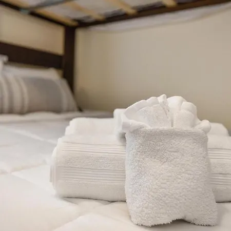 Holiday home New! Special Intro Rate! Walkable, Fenced-in Yard