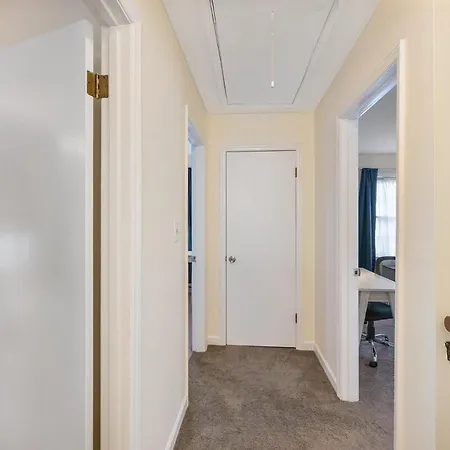 Holiday home New! Special Intro Rate! Walkable, Fenced-in Yard *